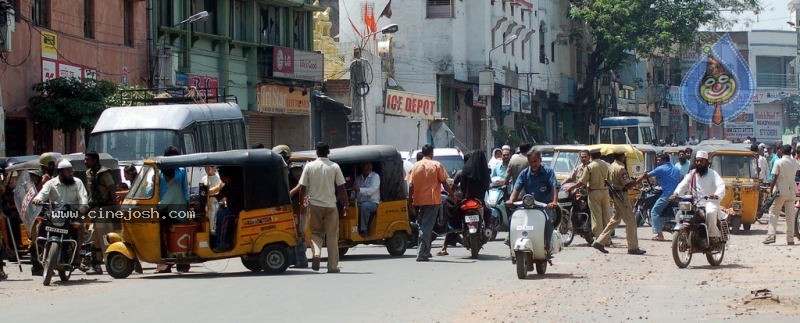Hyderabad Old City Curfew Pics   - 74 / 102 photos