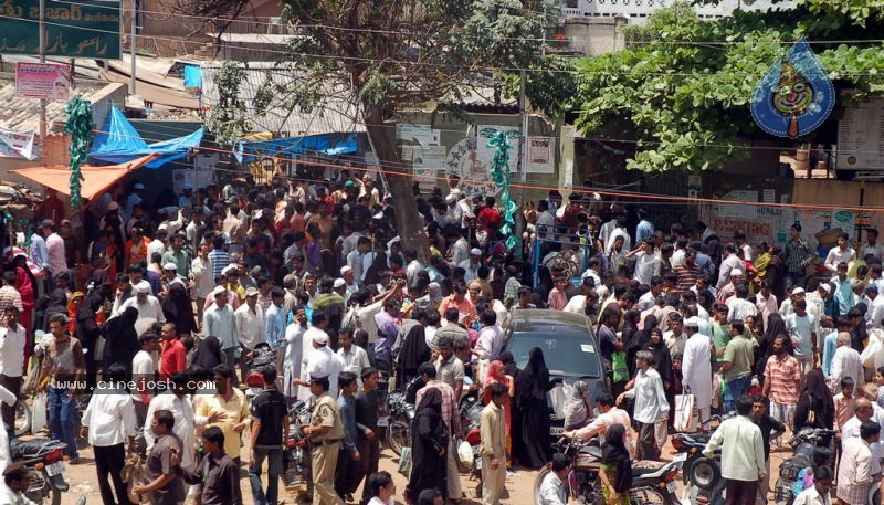 Hyderabad Old City Curfew Pics   - 84 / 102 photos