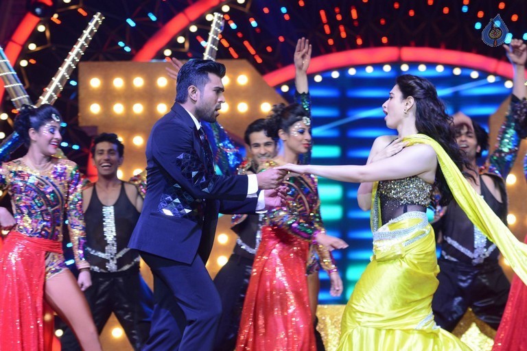 IIFA Utsavam 2016 Photos 6 - 89 / 103 photos