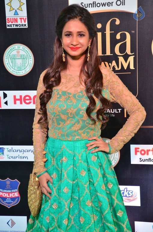 IIFA Utsavam 2017 Awards 2 (Day2) - 33 / 125 photos