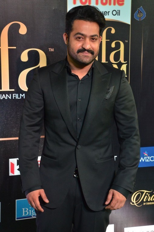 IIFA Utsavam 2017 Awards 3 (Day2) - 39 / 64 photos