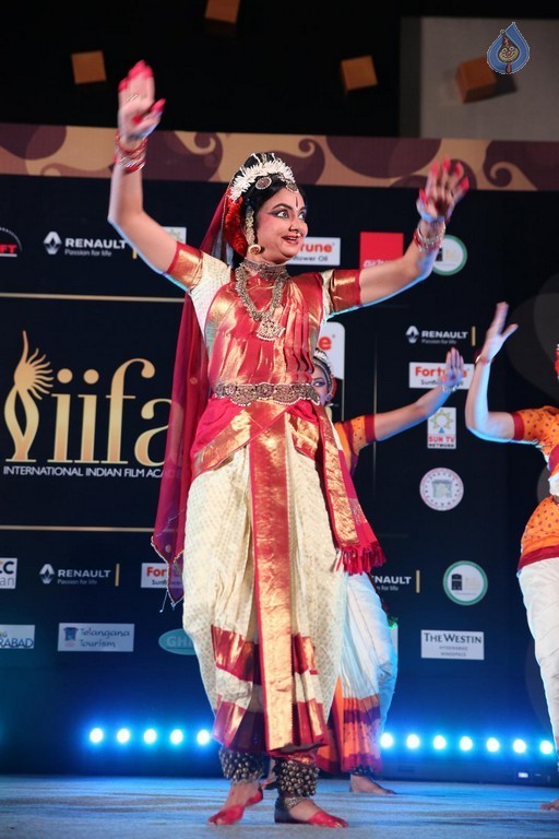 IIFA Utsavam Press Meet 1 - 61 / 89 photos