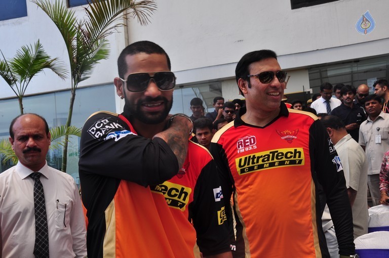 IPL Sunrisers Team Felicitates Apollo Doctors - 22 / 40 photos