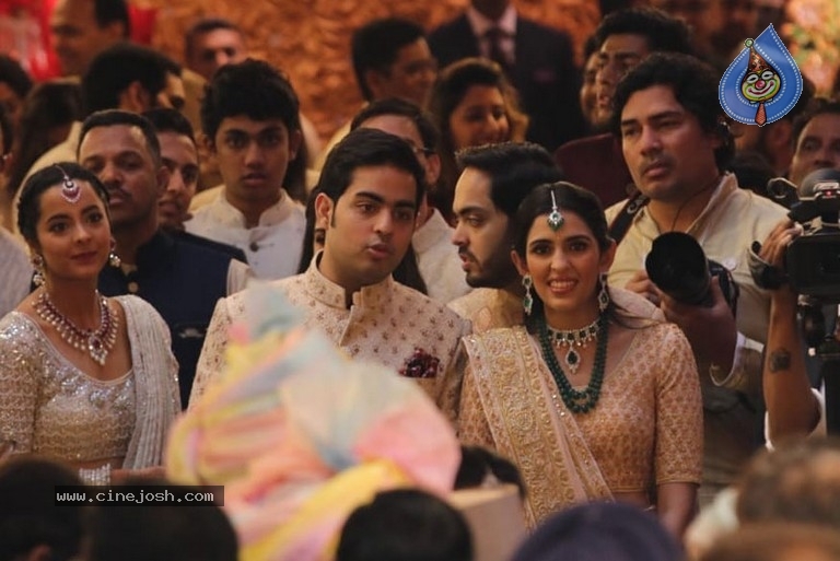 Isha Ambani and Anand Piramal Wedding Photos - 2 / 19 photos