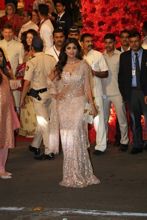 Isha Ambani and Anand Piramal Wedding Pics - 53 / 63 photos