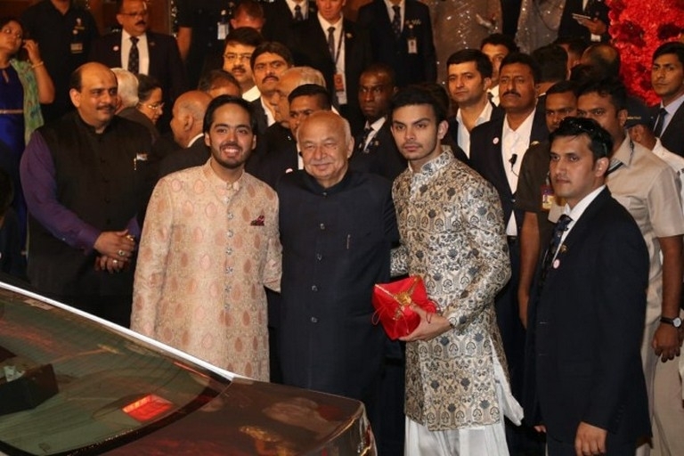Isha Ambani and Anand Piramal Wedding Reception  - 43 / 48 photos