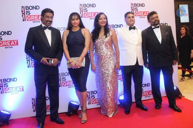 James Bond 007 Spectre Premiere Show - 18 / 35 photos
