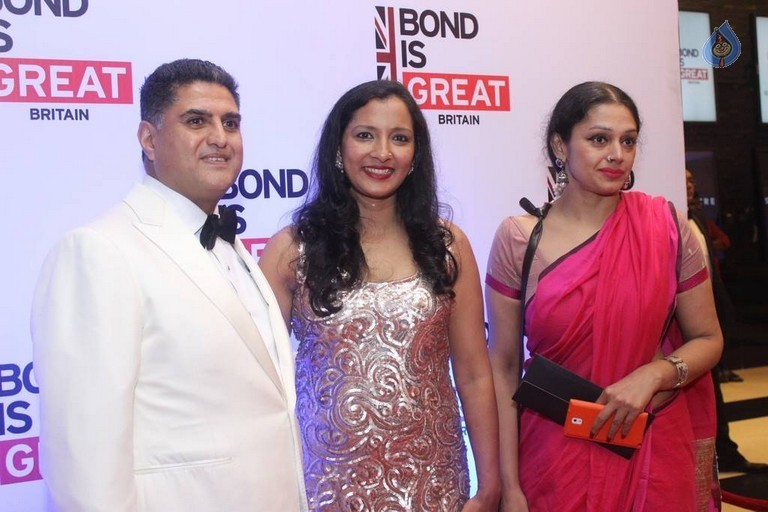James Bond 007 Spectre Premiere Show - 29 / 35 photos