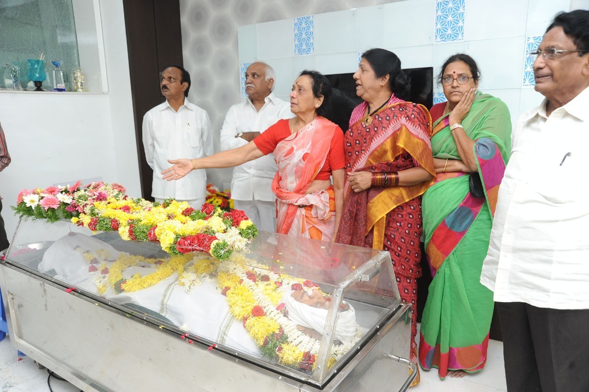 Jamuna Husband Ramana Rao Condolences Photos - 43 / 117 photos