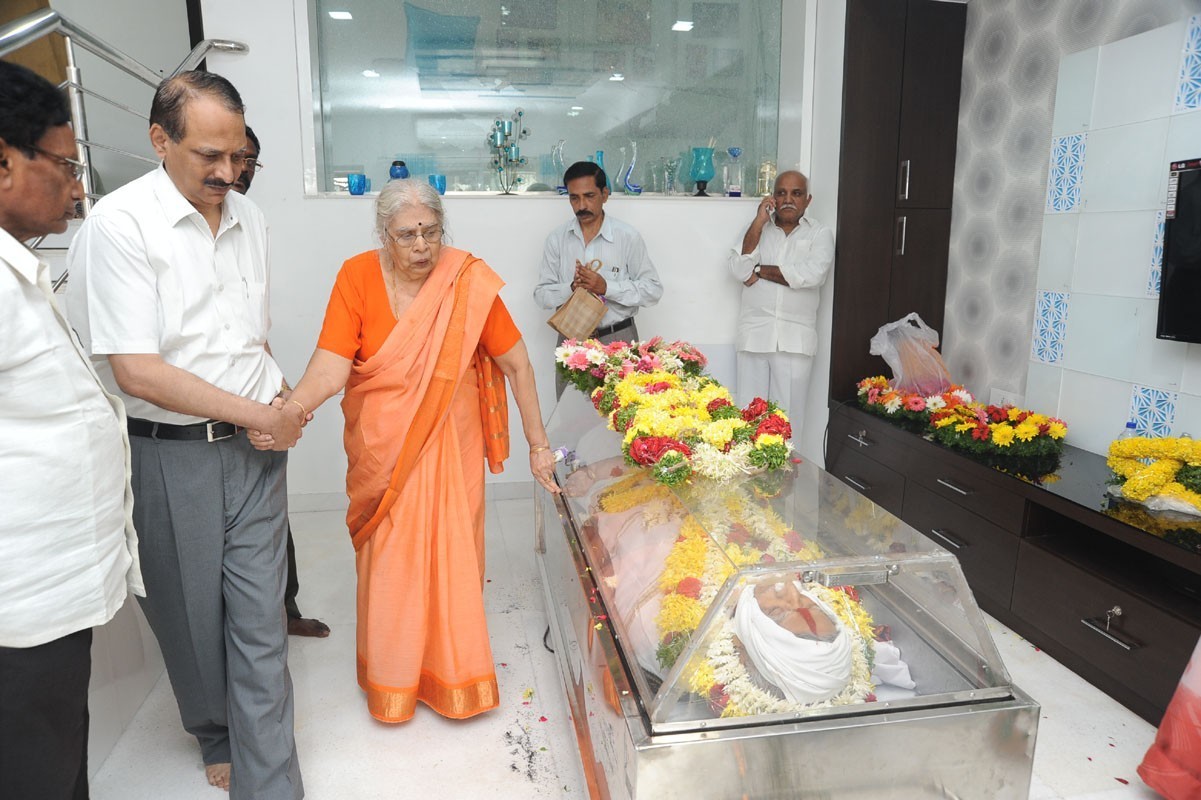 Jamuna Husband Ramana Rao Condolences Photos - 72 / 117 photos