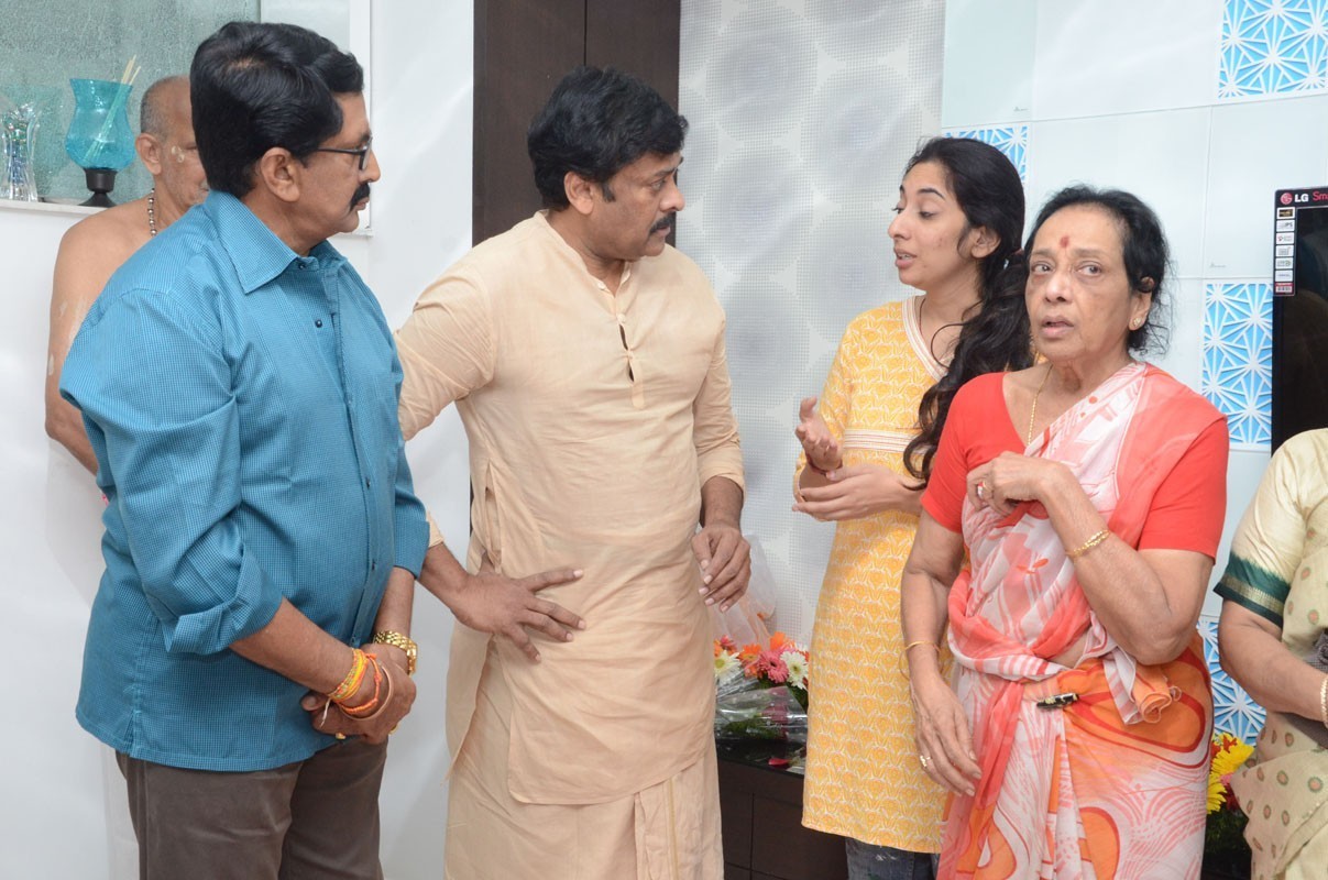 Jamuna Husband Ramana Rao Condolences Photos - 116 / 117 photos