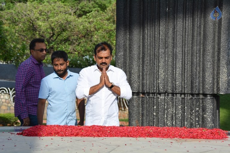 Janatha Garage Team at NTR Ghat - 5 / 7 photos