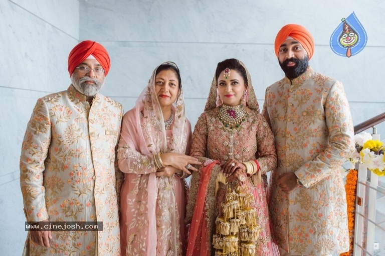 Japinder Kaur And Dilliwaali Zaalim Wedding Photos - 8 / 17 photos