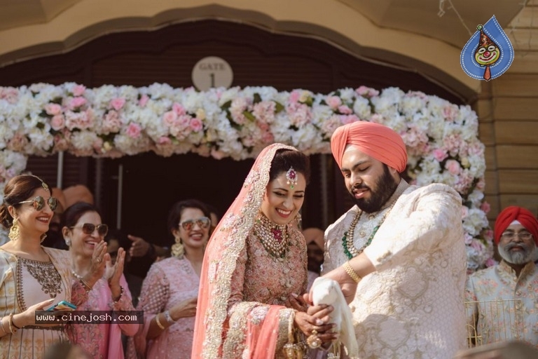 Japinder Kaur And Dilliwaali Zaalim Wedding Photos - 14 / 17 photos