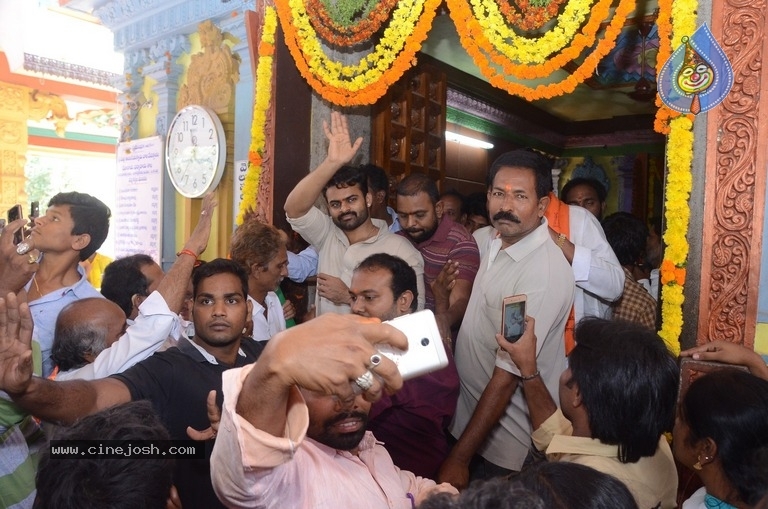 Jawaan Movie Team at Maddi Anjaneya Swamy Temple - 15 / 17 photos