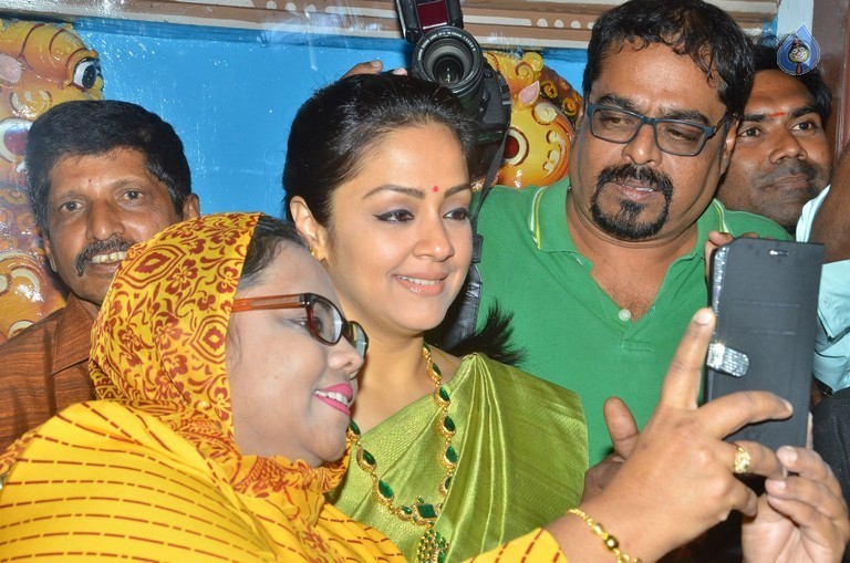 Jayachitra Son Amresh Wedding Reception - 28 / 102 photos