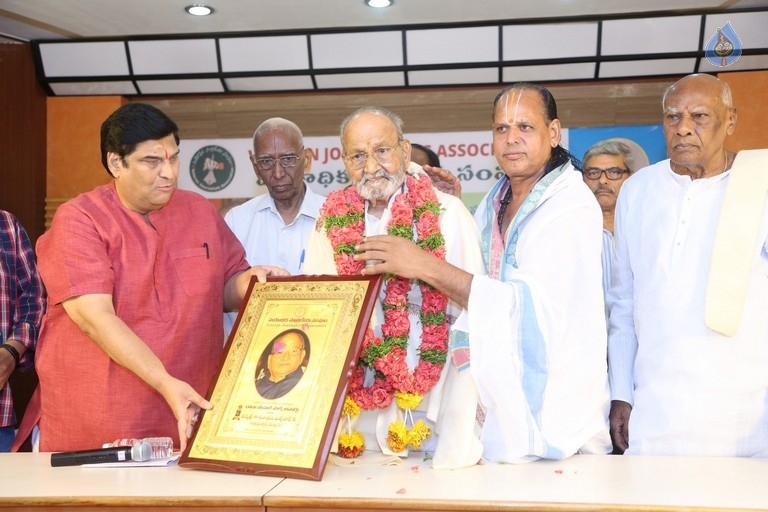 Journalists Association Felicitates Dadasaheb Phalke K Viswanath - 13 / 52 photos