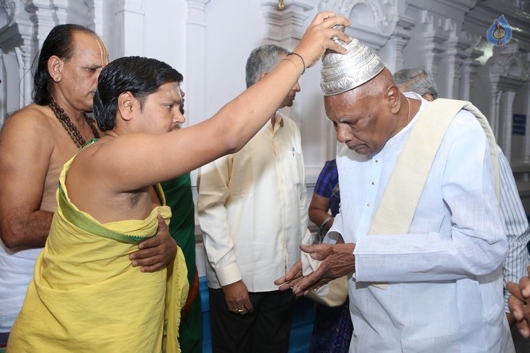 Journalists Association Felicitates Dadasaheb Phalke K Viswanath - 45 / 52 photos