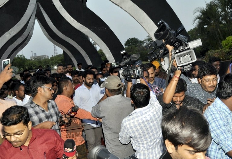 Jr NTR And Kalyan Ram Pays Tribute To NTR At NTR Ghat  - 3 / 17 photos
