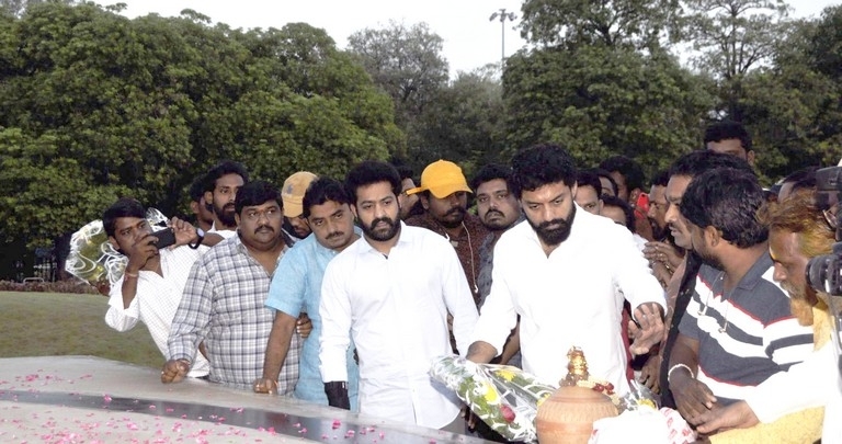 Jr NTR And Kalyan Ram Pays Tribute To NTR At NTR Ghat  - 9 / 17 photos