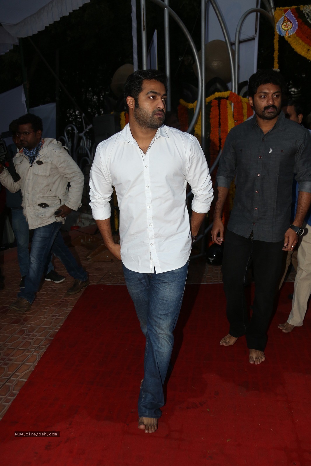 Jr NTR at NTR Ghat - 3 / 60 photos