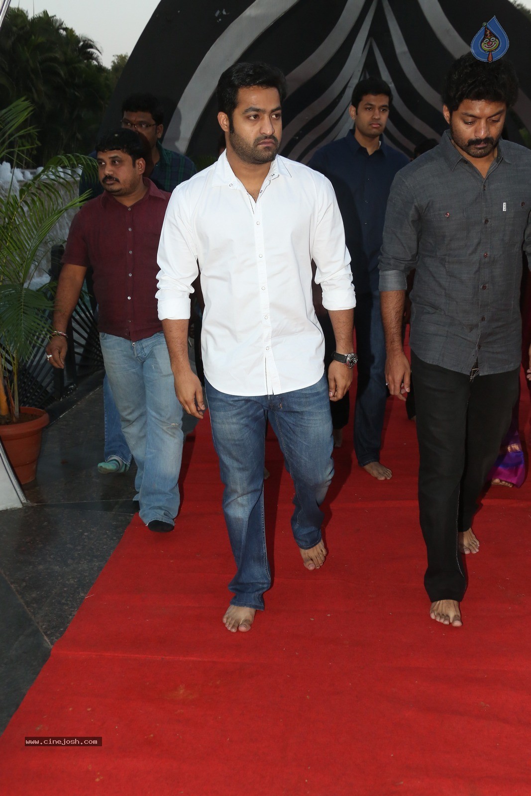 Jr NTR at NTR Ghat - 13 / 60 photos