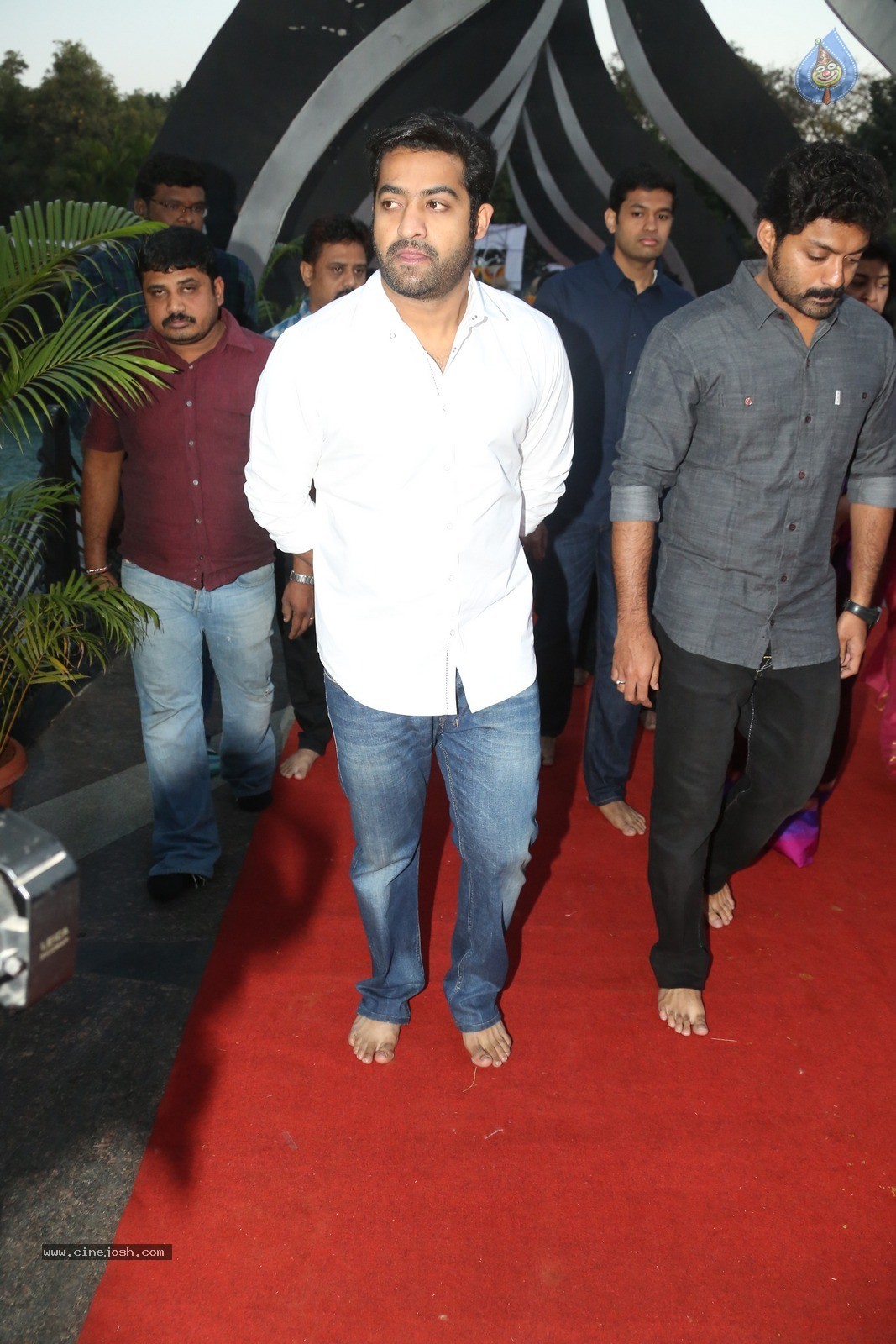 Jr NTR at NTR Ghat - 16 / 60 photos