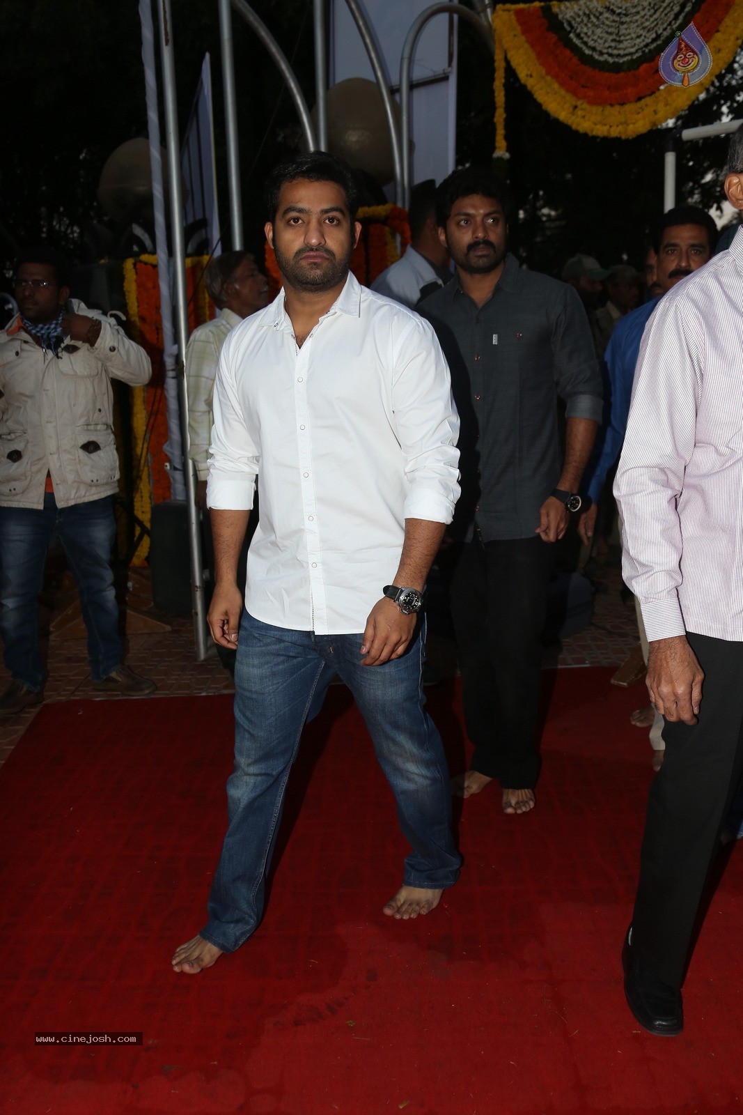 Jr NTR at NTR Ghat - 21 / 60 photos