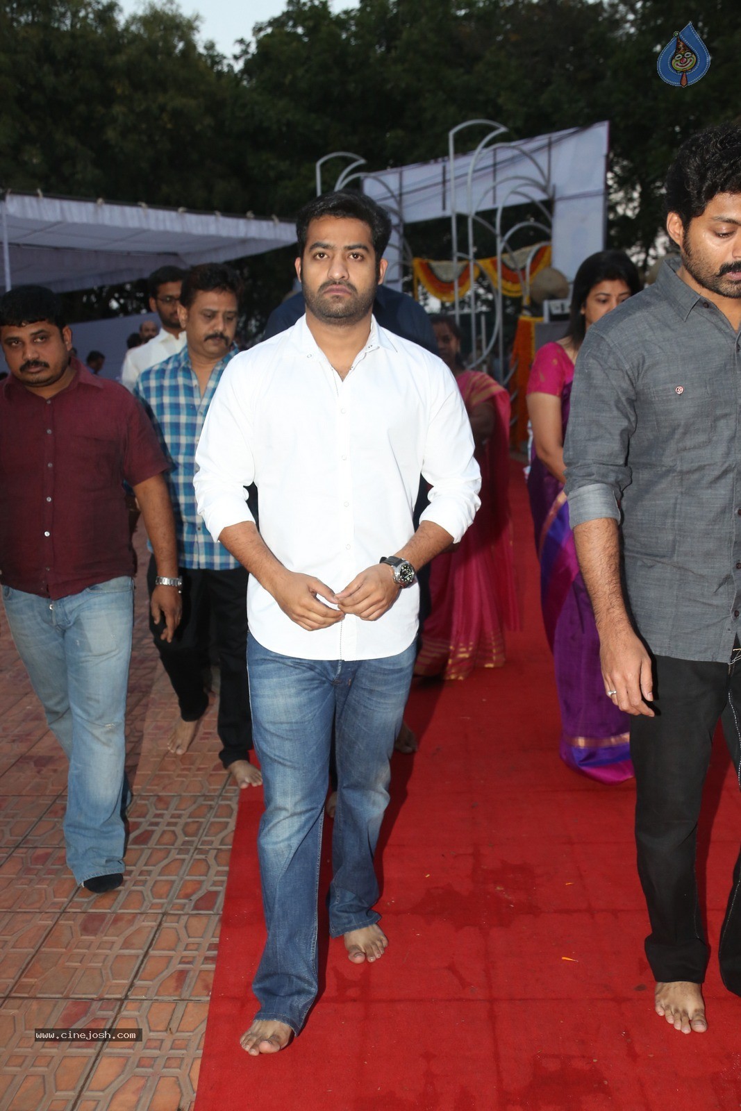 Jr NTR at NTR Ghat - 23 / 60 photos