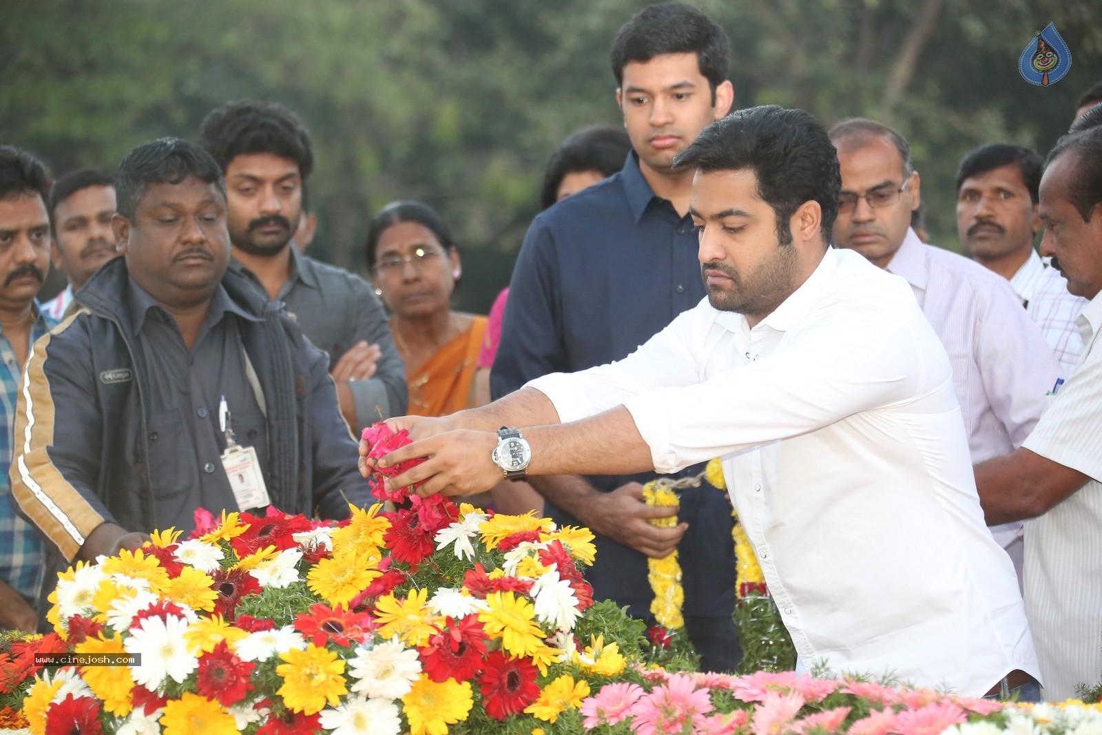 Jr NTR at NTR Ghat - 28 / 60 photos
