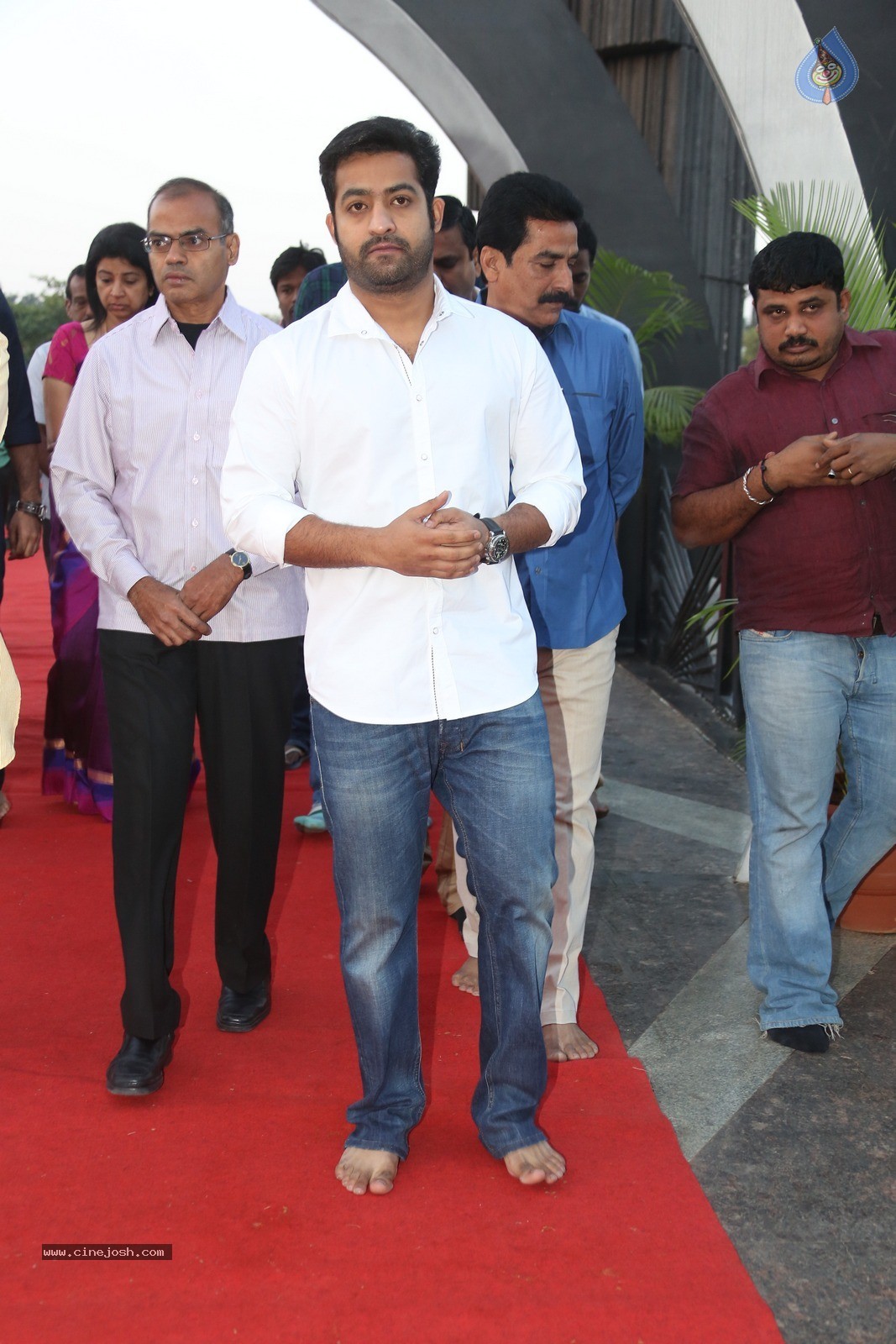 Jr NTR at NTR Ghat - 30 / 60 photos