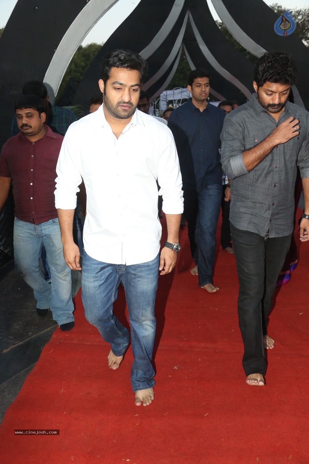 Jr NTR at NTR Ghat - 33 / 60 photos
