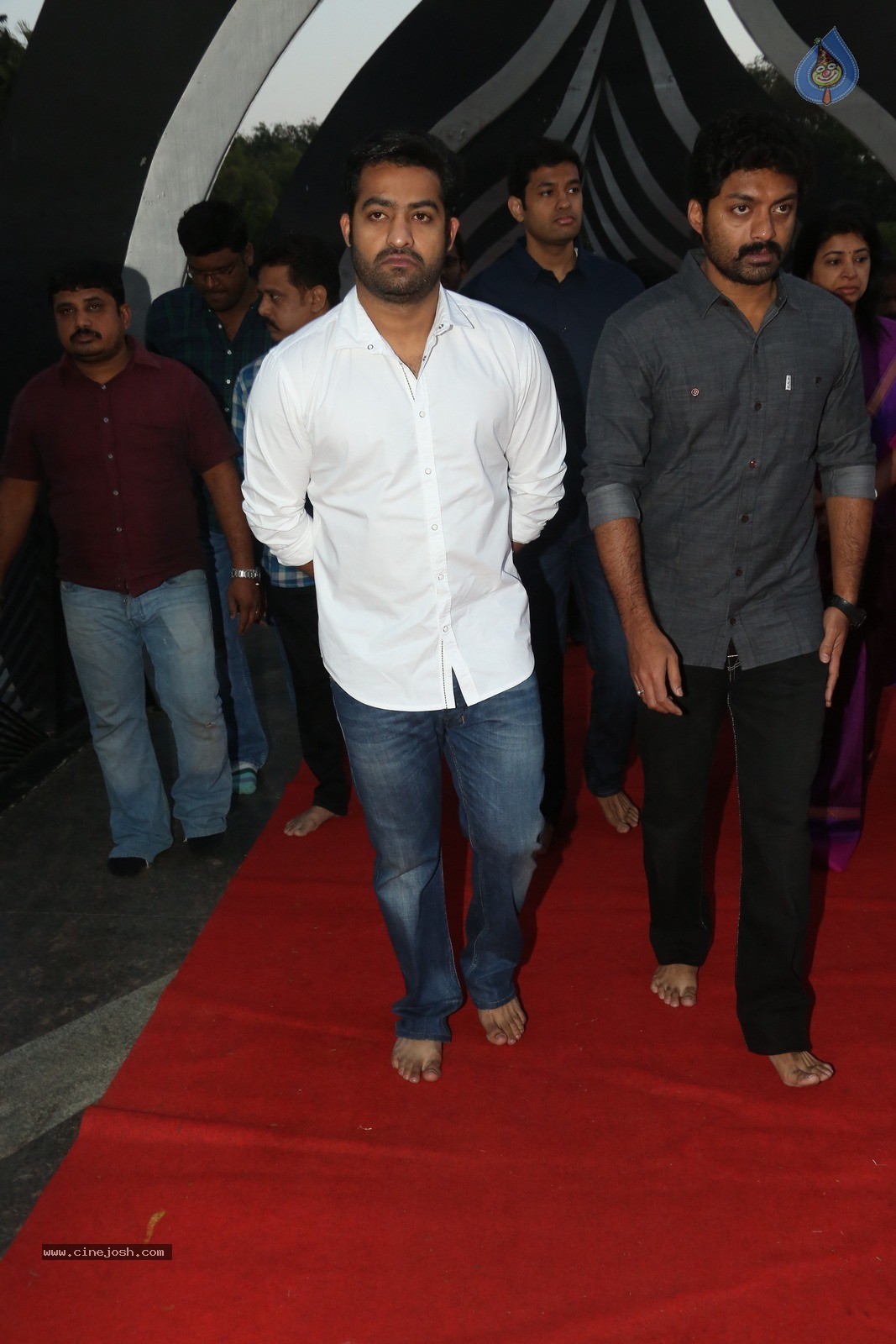 Jr NTR at NTR Ghat - 34 / 60 photos
