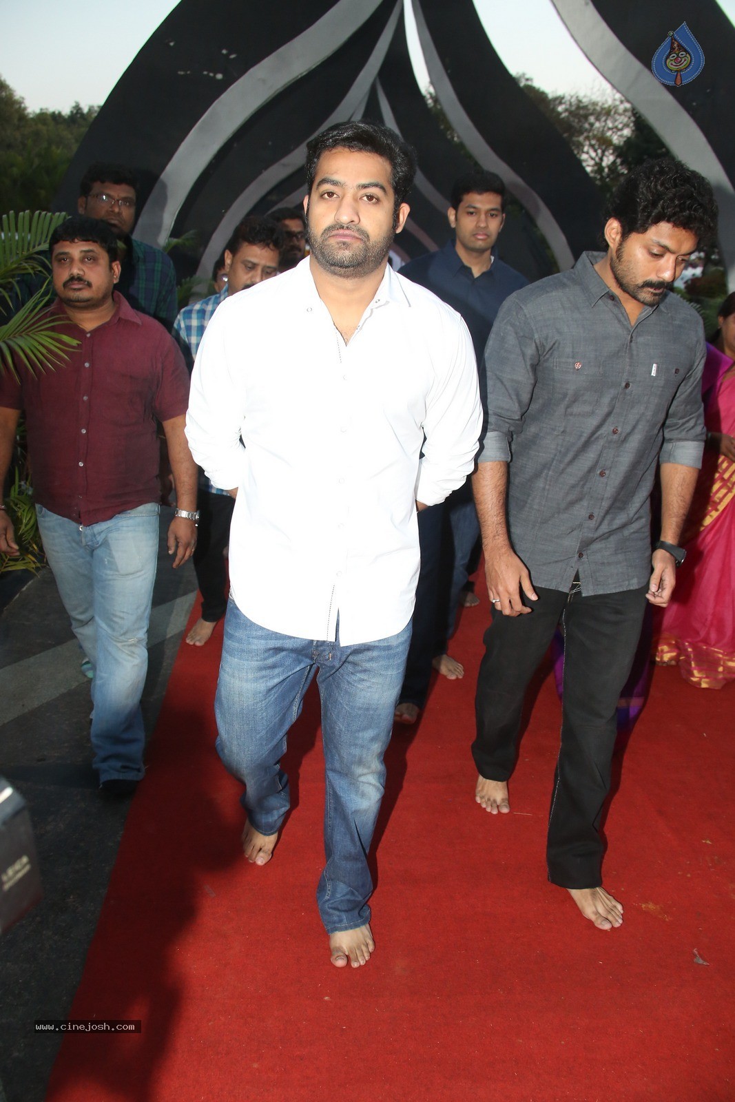 Jr NTR at NTR Ghat - 35 / 60 photos