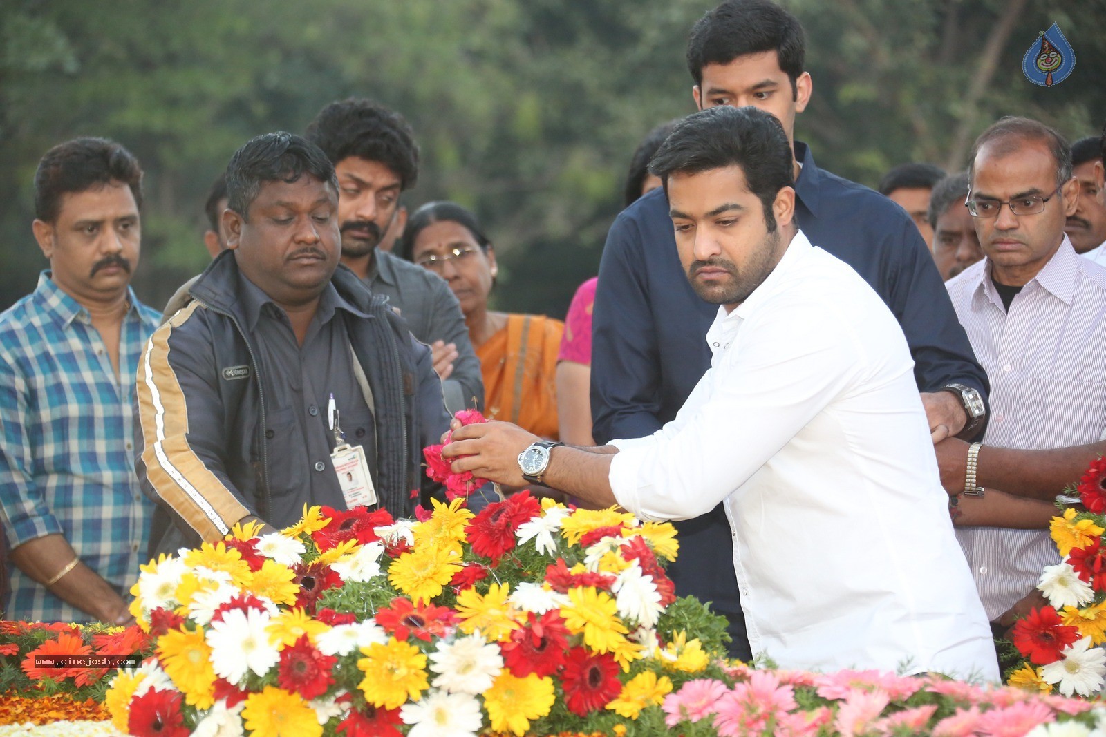 Jr NTR at NTR Ghat - 48 / 60 photos