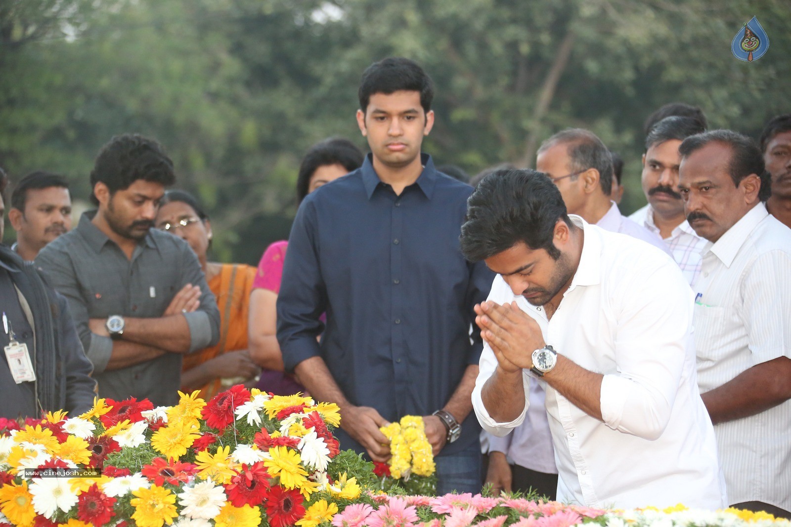 Jr NTR at NTR Ghat - 53 / 60 photos