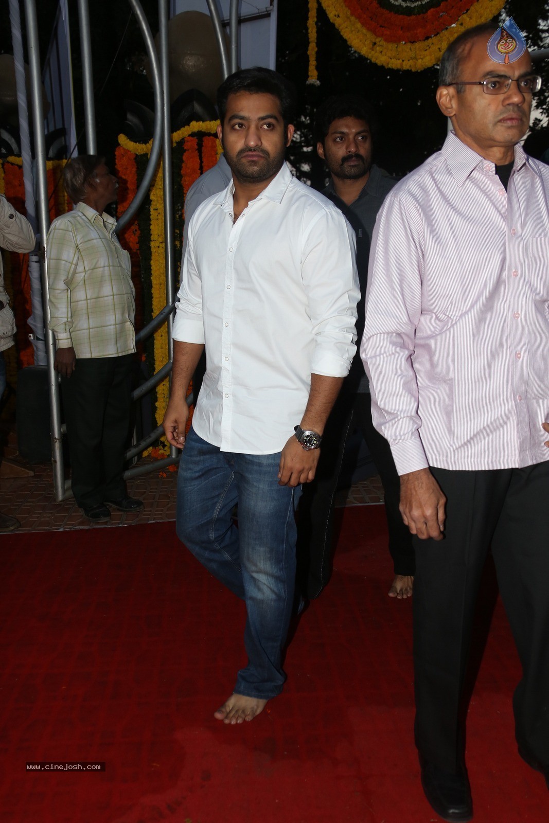 Jr NTR at NTR Ghat - 56 / 60 photos