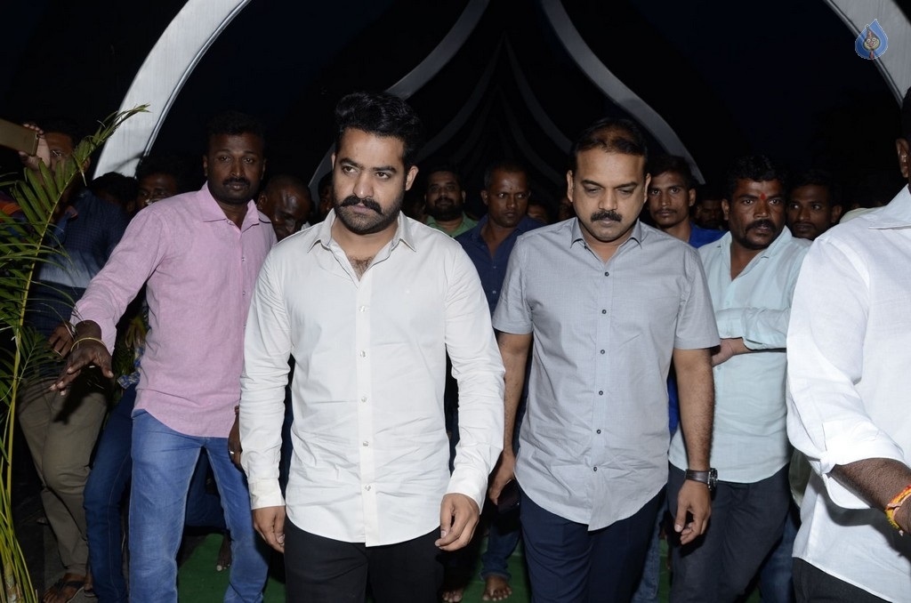 JR NTR visits NTR Ghat on NTR Birth Anniversary - 9 / 47 photos