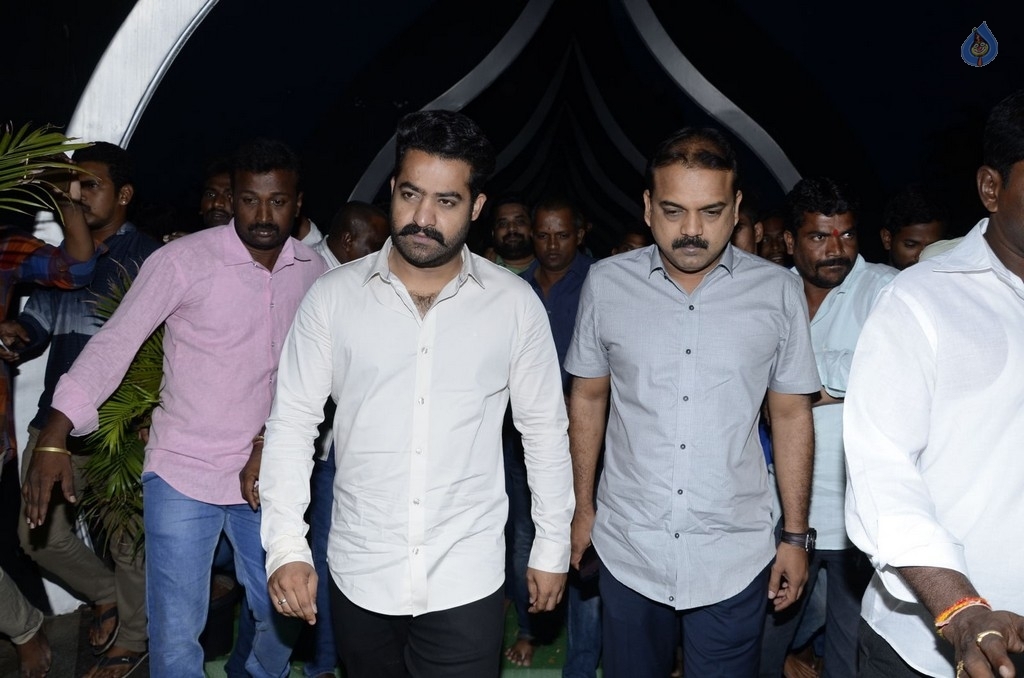JR NTR visits NTR Ghat on NTR Birth Anniversary - 10 / 47 photos