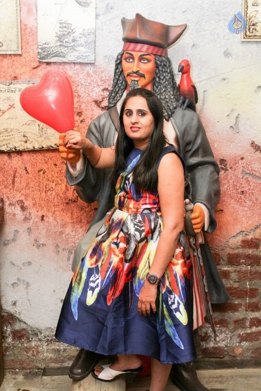 Jyothi Sethi Birthday Bash Photos - 66 / 84 photos