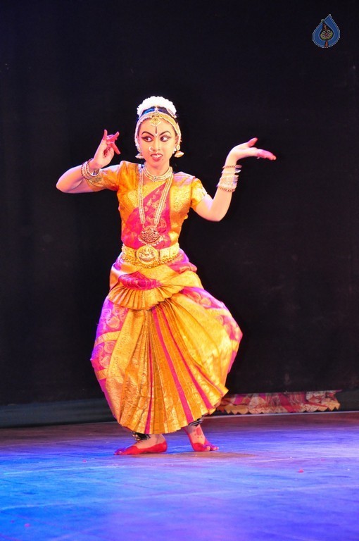 K A Lakshmi Bharatanatyam Arangetram Photos - 31 / 38 photos