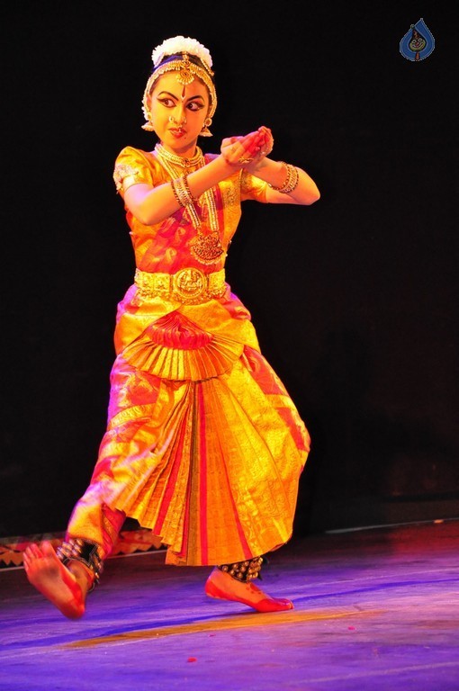 K A Lakshmi Bharatanatyam Arangetram Photos - 33 / 38 photos