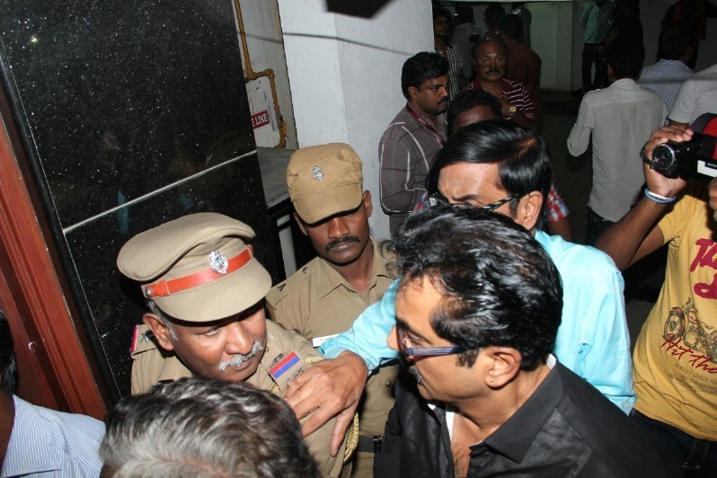 K Balachander Condolences Photos - 44 / 71 photos