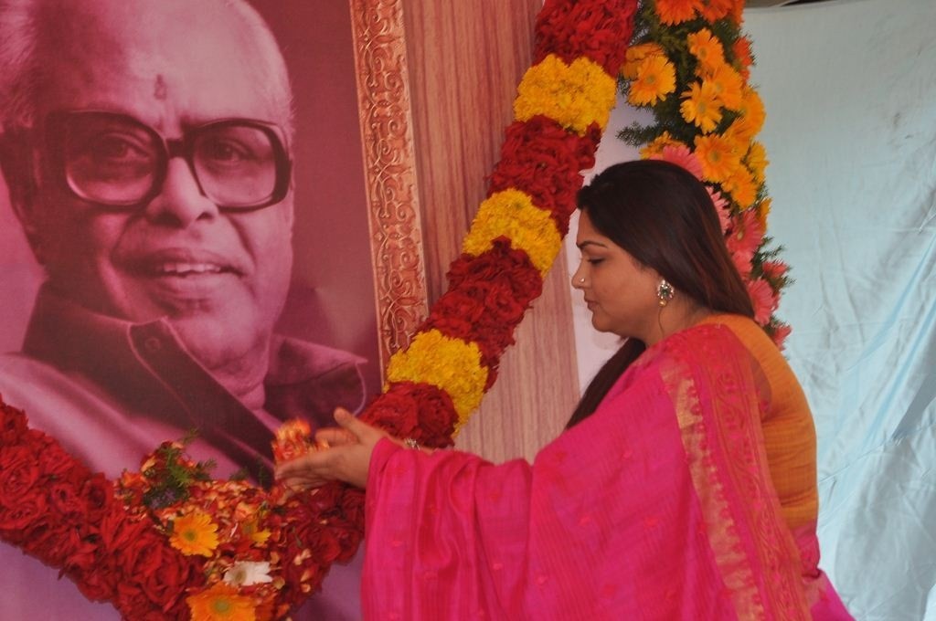 K Balachander Ninaivu Anjali Photos - 45 / 90 photos