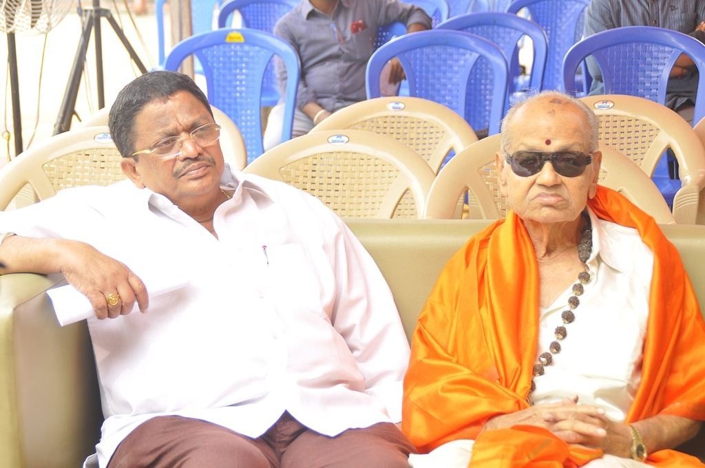 K Balachander Ninaivu Anjali Photos - 50 / 90 photos