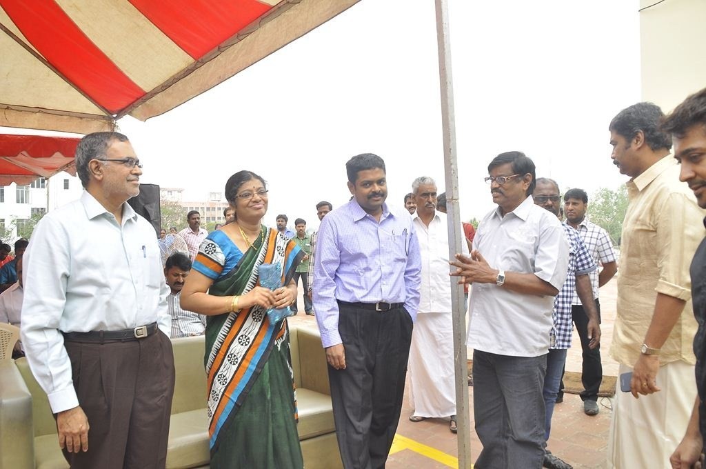 K Balachander Ninaivu Anjali Photos - 57 / 90 photos