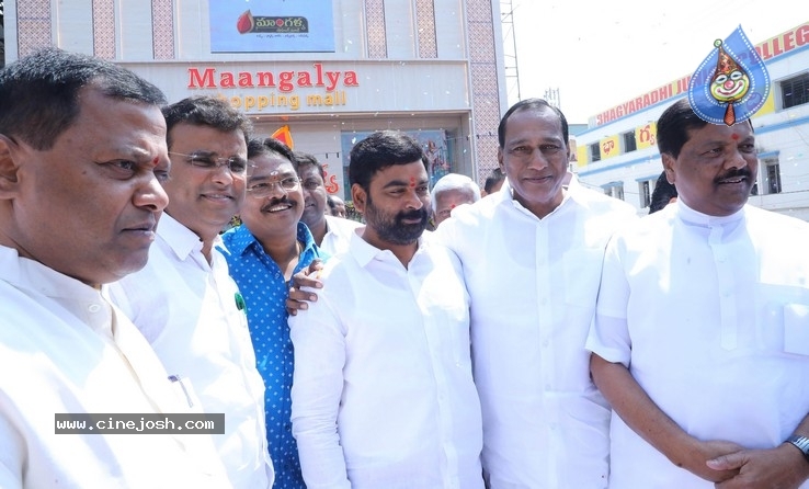Kajal Inaugurates Maangalya Shopping Mall - 2 / 9 photos