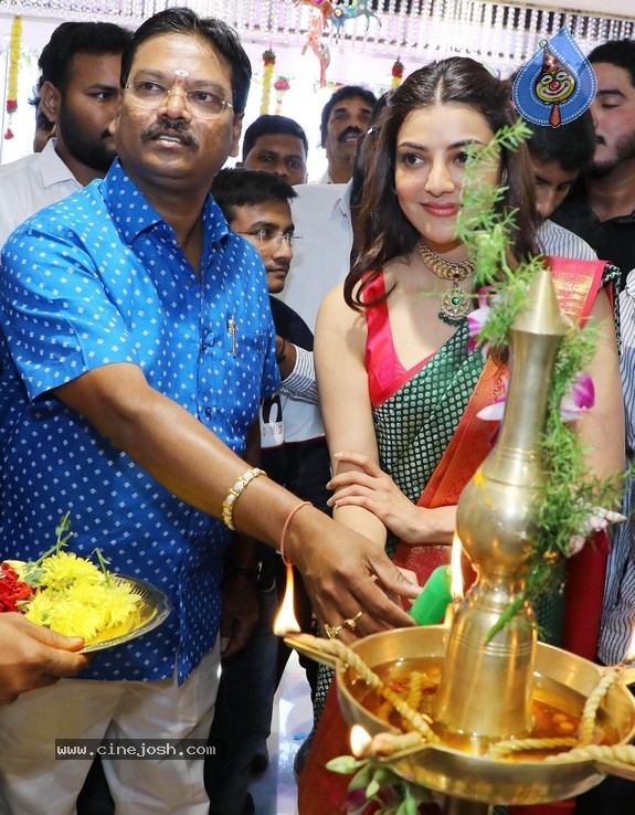 Kajal Inaugurates Maangalya Shopping Mall - 3 / 9 photos