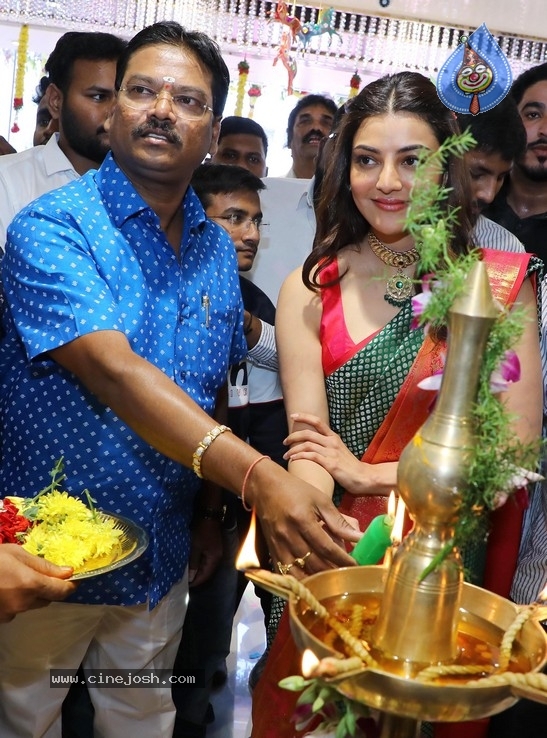 Kajal Inaugurates Maangalya Shopping Mall - 8 / 9 photos