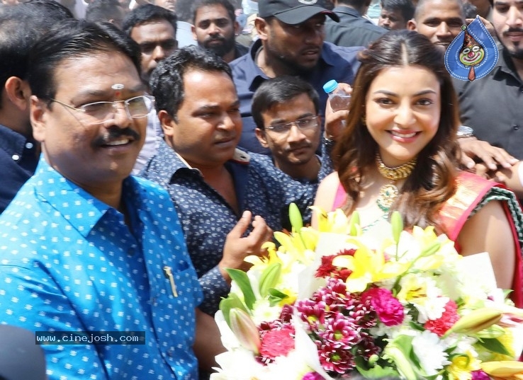 Kajal Inaugurates Maangalya Shopping Mall - 9 / 9 photos